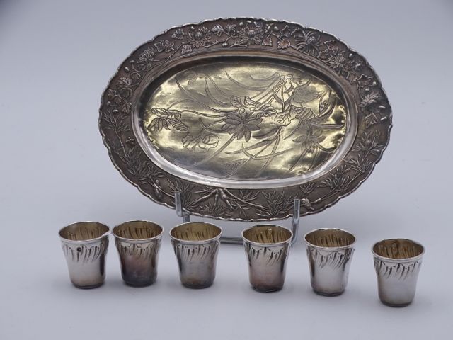Argent Minerve : 6 gobelets à liqueur PB : 61.8gr ; joint un peti...