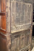 Buffet deux corps en bois mouluré de réserves chantournées, … (photo 5)