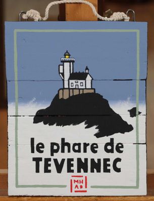 un panneau en bois sur lequel est représenté un phare