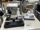 une image représentant un laboratoire rempli de matériel