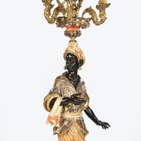 Nubien porte-torchère en bois sculpté polychrome souligné d'… (photo 5)