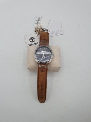 une image d'une montre-bracelet avec un bracelet en cuir marron
