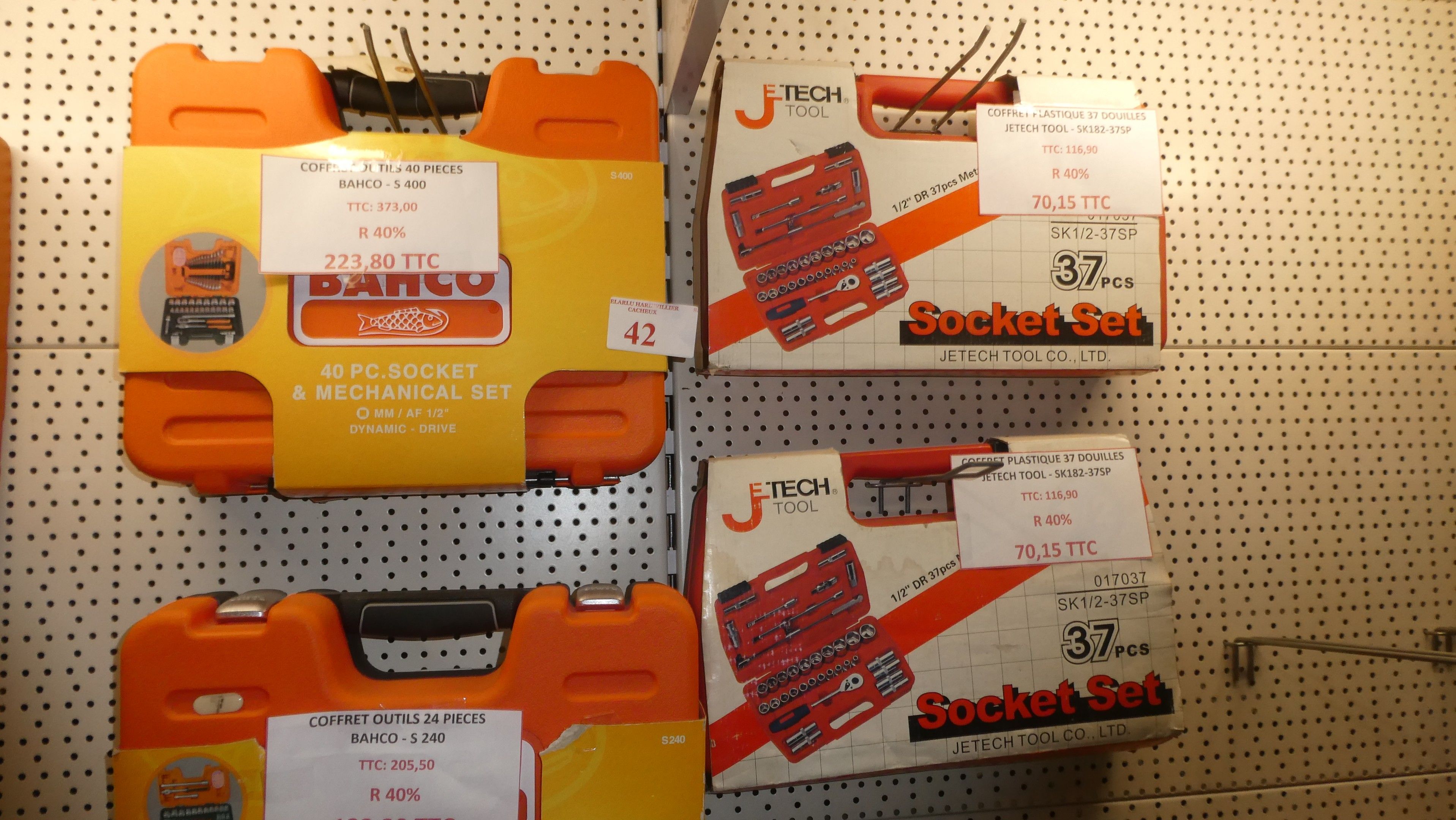- 4 Mallettes de douille dont 2 BAHCO et 2 JETECH