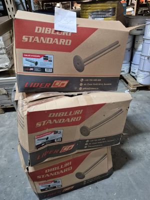 Lot de 5 boites d'environ 4000 chevilles standard de 160mm