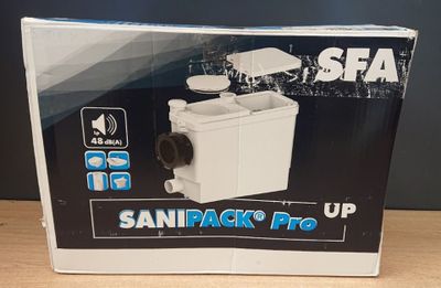 La boîte d'un Sani Pack Pro Up est ouverte sur la table.