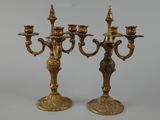 paire de candélabres anciens en laiton avec bougeoirs