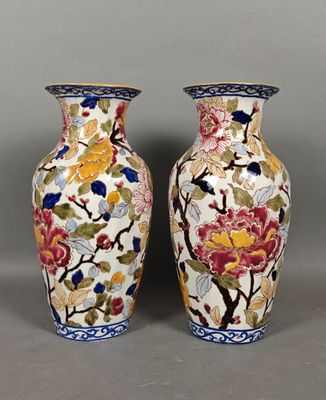 paire de vases chinois ornés de fleurs et d'oiseaux