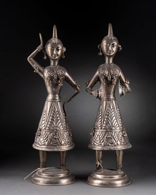 une paire de figurines thaïlandaises en argent