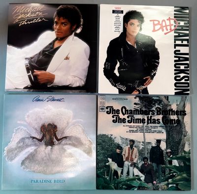quatre pochettes d'albums différentes de Michael Jackson et des Jacksons