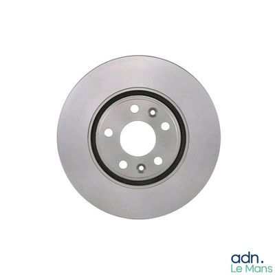 On voit un disque de frein de voiture sur un fond blanc.