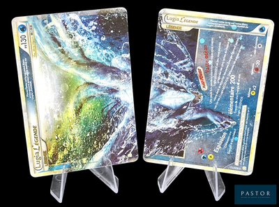 deux cartes sur lesquelles figure l'image d'un requin