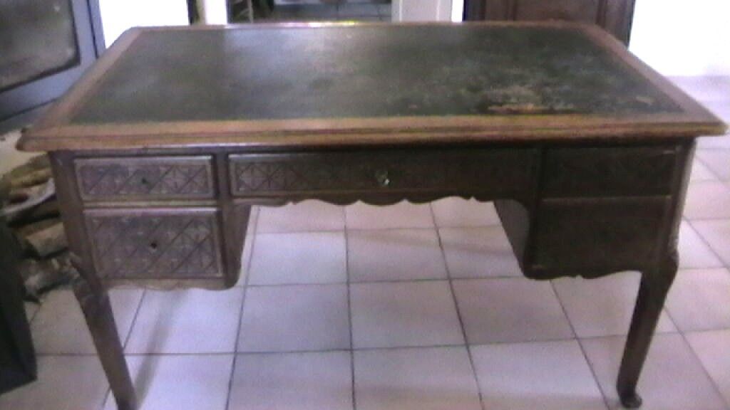 Bureau en chêne à 4 tiroirs décor sculpté et pieds cambrés -…