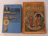 deux livres posés l'un à côté de l'autre sur une table