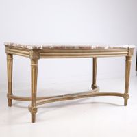Table basse en bois naturel ; pieds fuselés et cannelés reli… (photo 2)