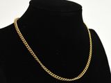 un collier à chaîne en or sur un mannequin mannequin mannequin mannequin mannequin mannequin mannequin mannequin mannequin mannequin