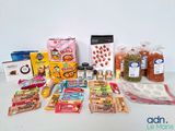 beaucoup de plats posés sur une table