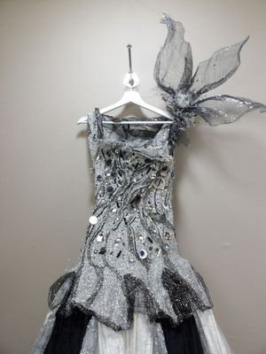Robe de cérémonie ou cocktail noir et blanc - Occasion prévo…