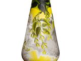 un vase en verre orné d'un motif jaune et noir