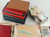 de nombreux types de livres empilés les uns sur les autres