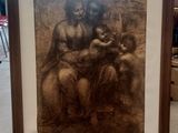 une vieille photo d'une femme tenant un enfant sur ses genoux