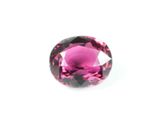 une tourmaline rose sur fond blanc