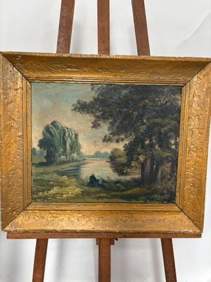 une peinture à l'huile posée sur un chevalet, représentant une rivière et des arbres