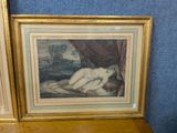 une photo d'une femme nue allongée sur un lit