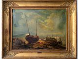une peinture à l'huile représentant un bateau sur une plage, avec d'autres bateaux en arrière-plan