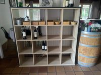 1 étagère à 16 casiers en bois clair (non garnie)