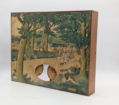 l'image d'une photo représentant un livre troué