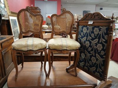 two chairs that are sitting on a table in a room