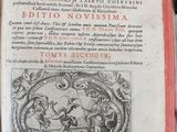 un vieux livre avec une illustration représentant un homme et une femme dans un bateau