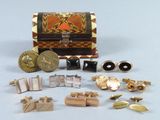 de nombreux modèles différents de montres-bracelets et de bagues-bracelets