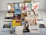 beaucoup de livres sur la table