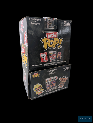 une boîte de jouets exposés sur un fond noir