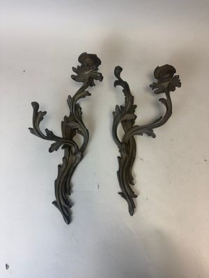 une paire d'appliques murales anciennes en fonte