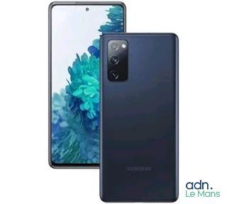 Le nouveau Samsung Galaxy Note 10 Lite est disponible avec un appareil photo arrière de 64 Mpx.
