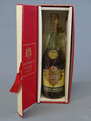 En coffret, bouteille de Cognac « Denis Mounié et Cie »
