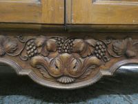 Buffet vaisselier en bois fruitier, sculpté d'une gerbe de b… (photo 4)