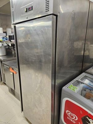 Armoire réfrigéré positif inox ouvrant à une porte