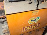 a machine that is sitting on top of a pallet