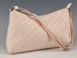 sac à main rose et blanc muni d'une bandoulière, sur fond gris