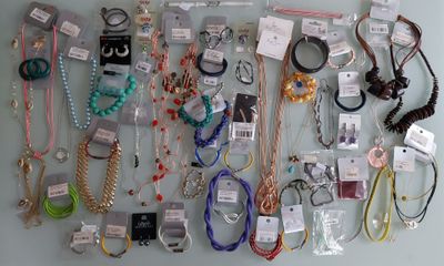 lot de 100 bijoux neuf - Photo 1