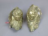 paire de figurines anciennes en laiton représentant une femme et un homme