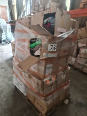 Palette de vêtements de seconde main – env. 240 kg