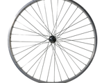 un gros plan d'une roue de vélo sur fond blanc