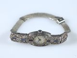 une image représentant une montre-bracelet pour femme sertie de diamants et de saphirs