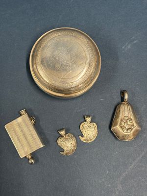 Réunion de pièces en argent comprenant :