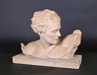 Buste en plâtre représentant un homme de profil.