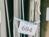 de nombreux types de métaux différents dans une zone de stockage